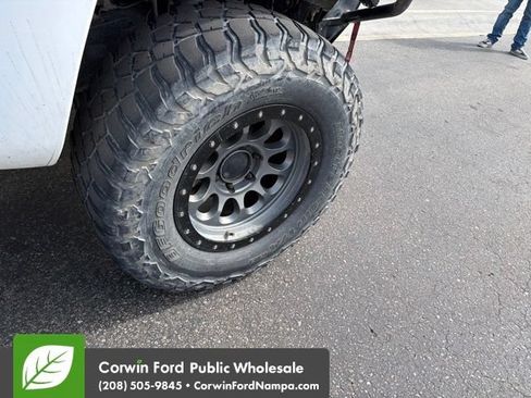 Used 2011 Toyota Tacoma 4x4 Access Cab V6 w/ TRD Sport Pkg image 4