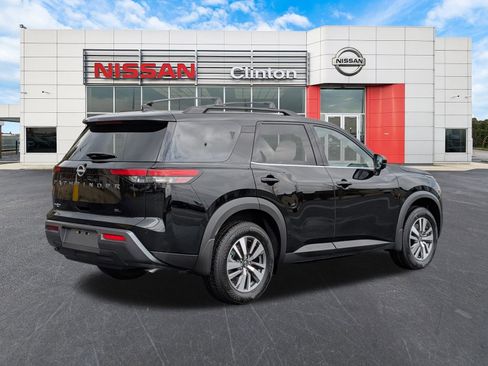New 2026 Nissan Pathfinder SL image 3
