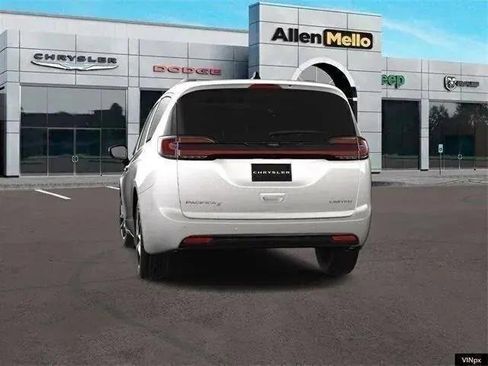New 2024 Chrysler Pacifica Limited w/ S Appearance Package image 13