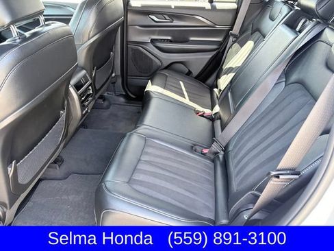 Used 2023 Jeep Grand Cherokee Altitude AWD/4WD image 9