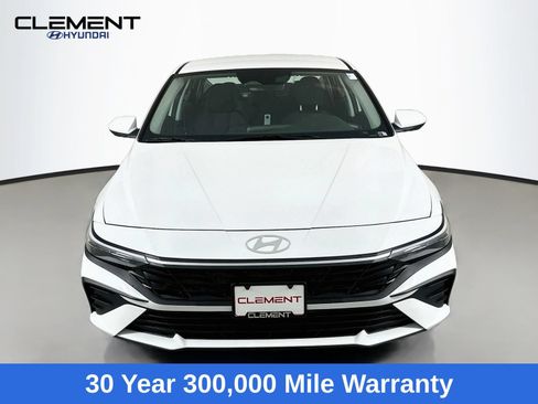 New 2026 Hyundai Elantra SE FWD image 2