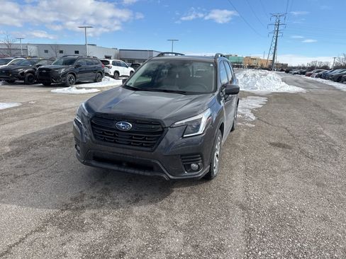 Used 2023 Subaru Forester Premium image 14
