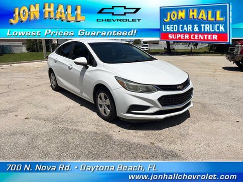 Used 2017 Chevrolet Cruze LS FWD image 1