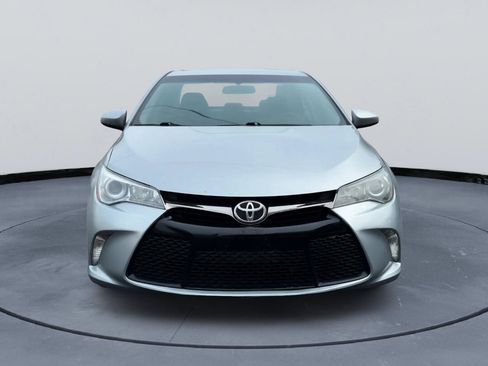 Used 2015 Toyota Camry SE FWD image 2