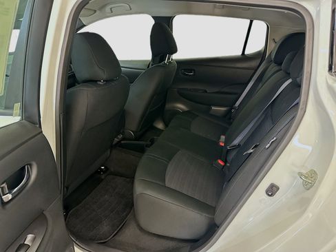 Used 2025 Nissan Leaf S image 28
