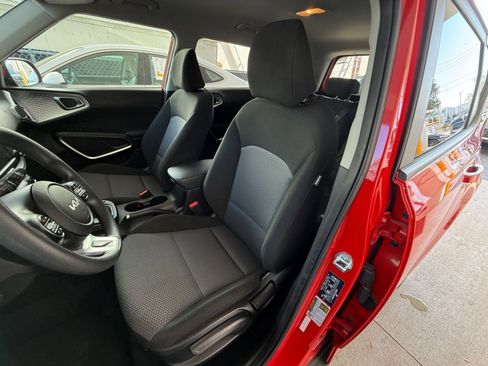 Used 2025 Kia Soul LX w/ LX Technology Package image 34