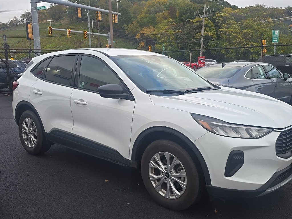 Used 2025 Ford Escape Active AWD/4WD image 2