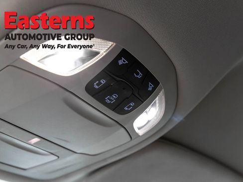 Used 2024 Chrysler Pacifica Touring-L FWD image 21