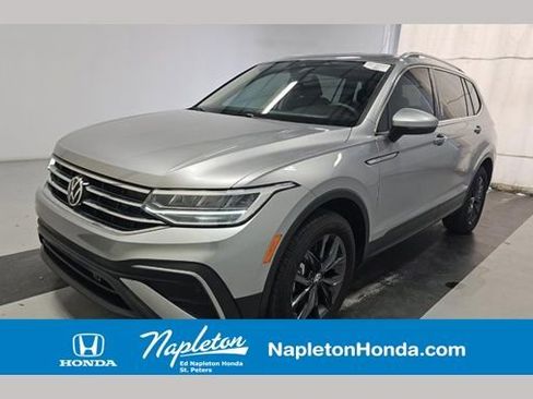 Used 2024 Volkswagen Tiguan SE FWD image 1