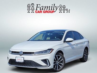 Used 2025 Volkswagen Jetta SE w/ Sunroof Package