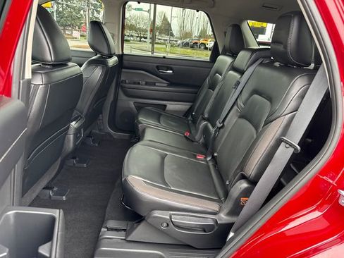 Used 2023 Nissan Pathfinder SL w/ Black Appearance Package image 15