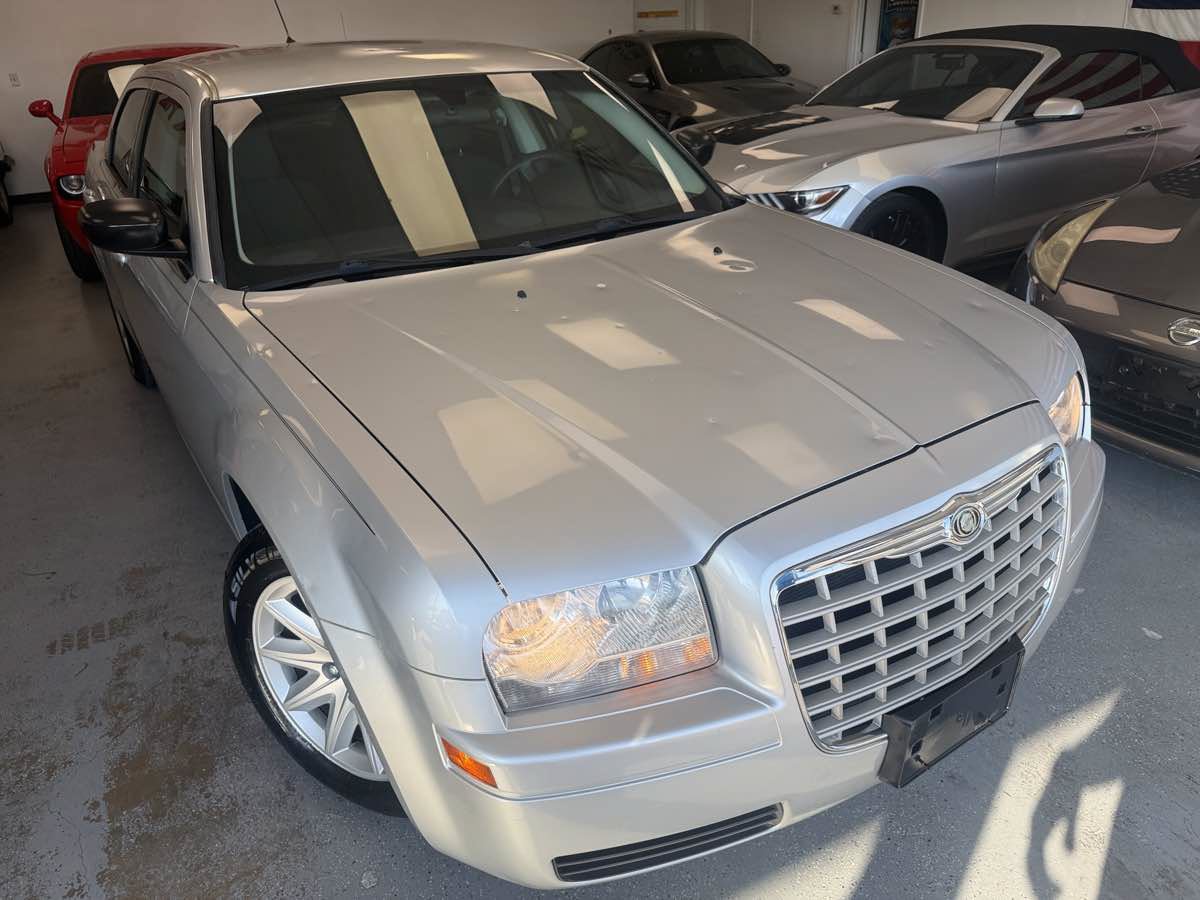Used 2008 Chrysler 300 LX RWD image 7