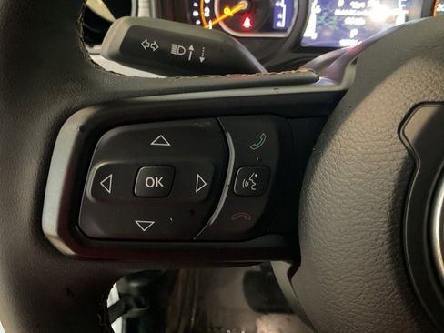 Used 2024 Jeep Gladiator Sport image 9