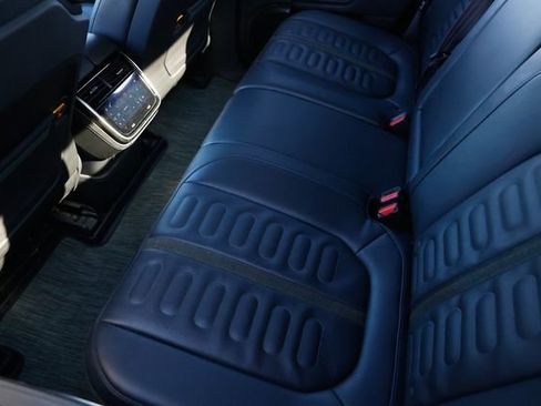 Used 2022 Rivian R1T Launch Edition image 13