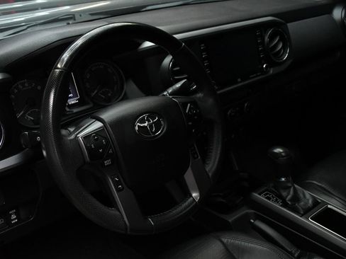 Used 2021 Toyota Tacoma TRD Sport w/ TRD Premium Sport Package AWD/4WD image 17