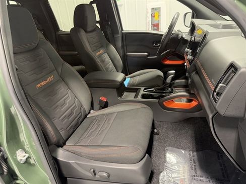 Used 2025 Nissan Frontier PRO-4X image 25