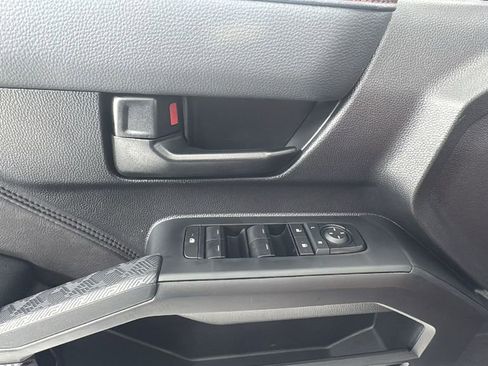 Used 2025 Toyota Tacoma TRD Sport image 18