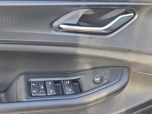 Used 2024 Jeep Grand Cherokee Laredo image 13