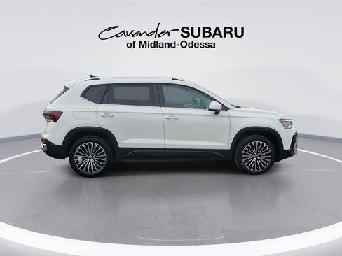 Used 2025 Volkswagen Taos SE image 9