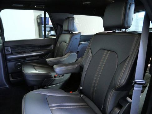 Used 2024 Ford Expedition Platinum image 16