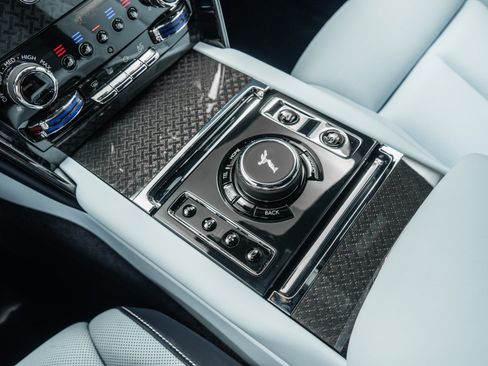 Used 2025 Rolls-Royce Cullinan Black Badge AWD/4WD image 30