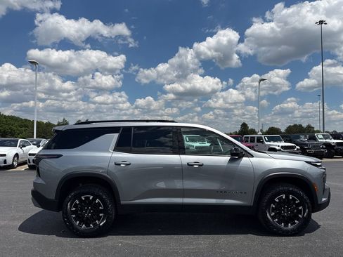 Used 2026 Chevrolet Traverse Z71 AWD/4WD image 2