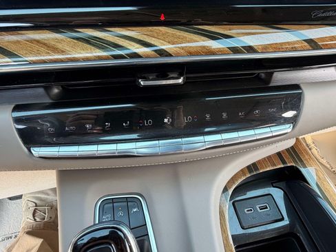 Used 2022 Cadillac Escalade Sport Platinum w/ LPO, ONYX Package AWD/4WD image 10