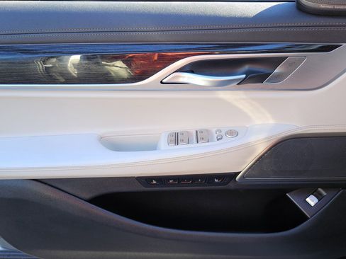 Used 2022 BMW 740i xDrive w/ M Sport Package image 38