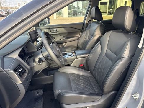 Used 2025 Nissan Rogue Platinum AWD/4WD image 13
