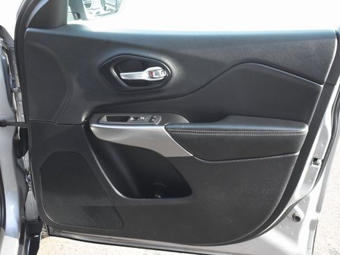 Used 2022 Jeep Cherokee Limited image 29