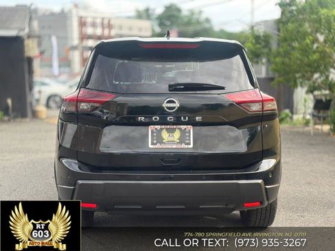 Used 2025 Nissan Rogue SV FWD image 5