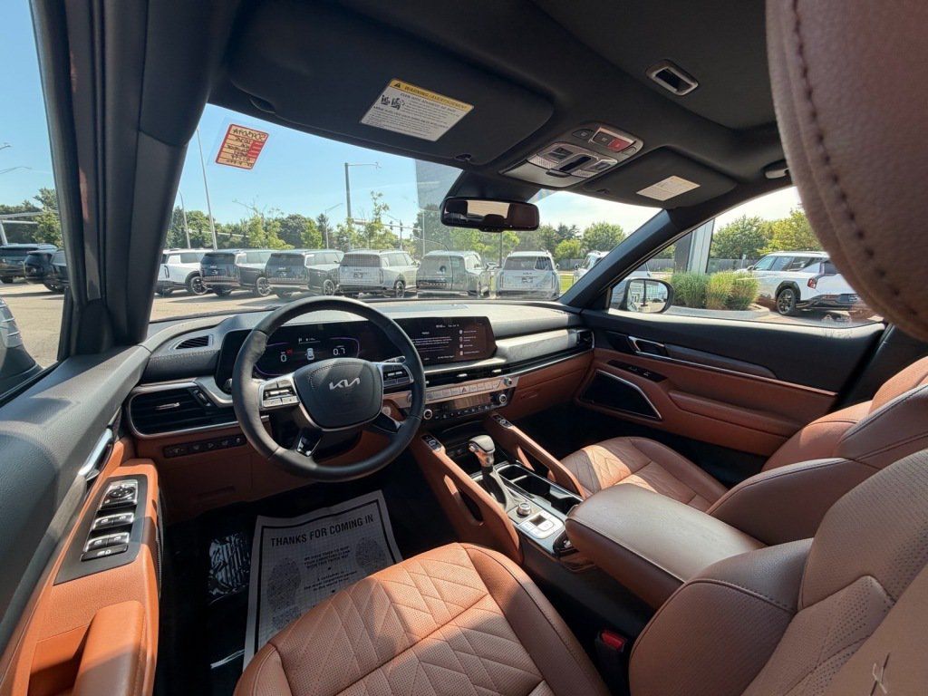 Used 2025 Kia Telluride AWD image 10