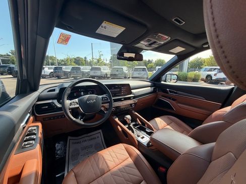 Used 2025 Kia Telluride AWD image 10