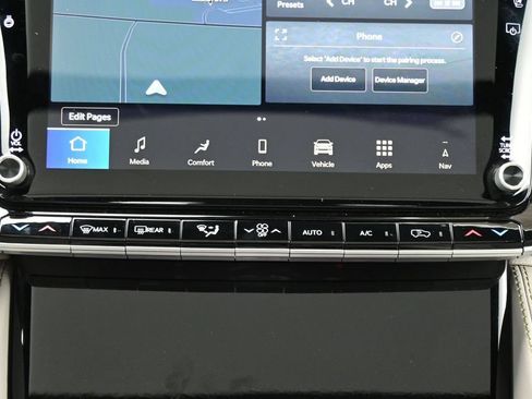 Used 2025 Jeep Wagoneer Series III w/ Premium Group I AWD/4WD image 19