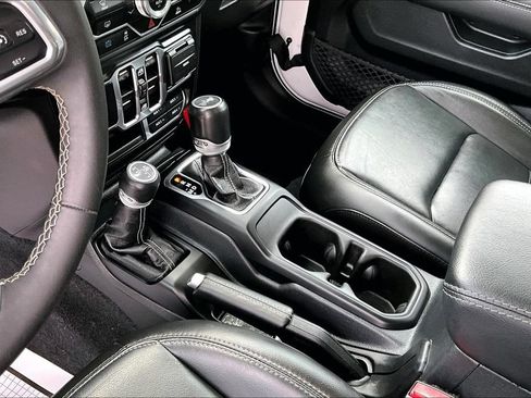 Used 2023 Jeep Wrangler Unlimited Sahara AWD/4WD image 16