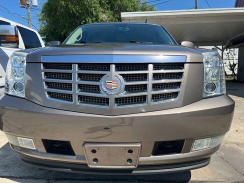 Used 2014 Cadillac Escalade ESV Luxury image 18