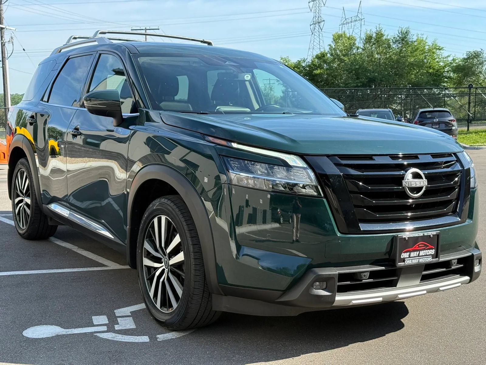 Used 2023 Nissan Pathfinder Platinum AWD/4WD image 8