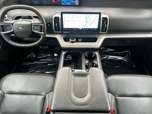 Certified 2025 Ford Expedition Active AWD/4WD image 3