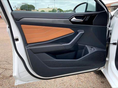 Used 2024 Volkswagen Jetta SEL image 22