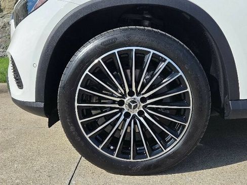 Used 2025 Mercedes-Benz GLC 300 image 34