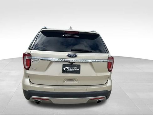 Used 2017 Ford Explorer XLT w/ Equipment Group 202A image 8