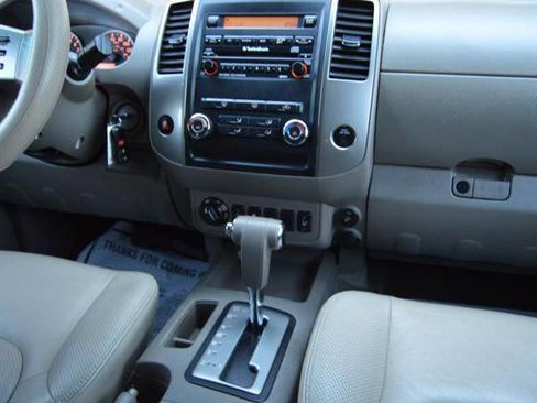 Used 2012 Nissan Frontier SL w/ Moonroof Pkg image 20