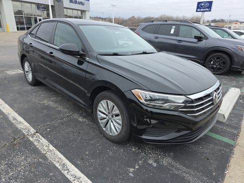 Used 2019 Volkswagen Jetta S image 3