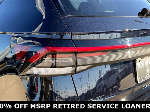 Certified 2025 Volkswagen Taos SE image 29