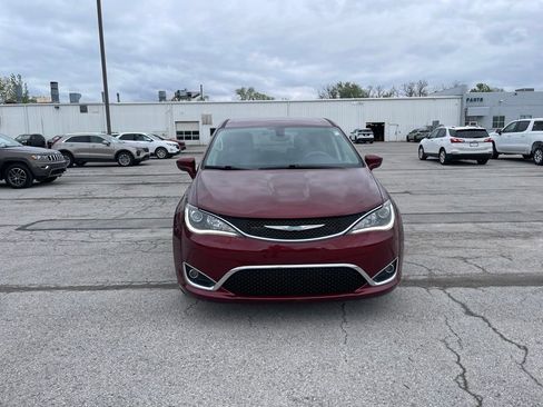 Used 2020 Chrysler Pacifica Touring FWD image 8
