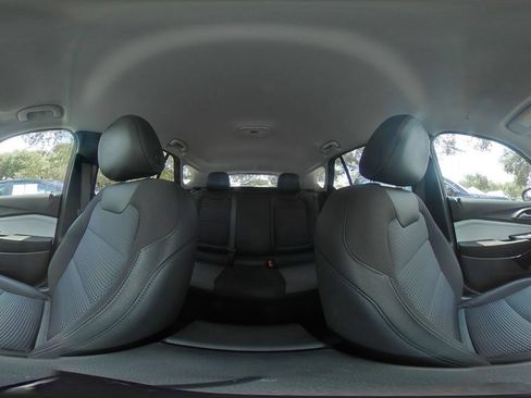 Used 2025 Chevrolet Trax LT FWD image 38