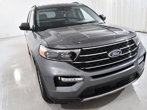 Used 2023 Ford Explorer XLT w/ Equipment Group 202A image 4