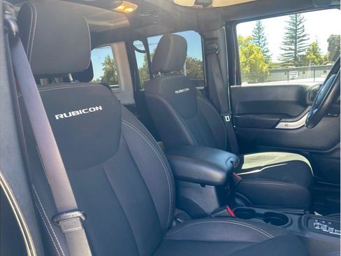 Used 2016 Jeep Wrangler Unlimited Rubicon w/ Connectivity Group AWD/4WD image 36