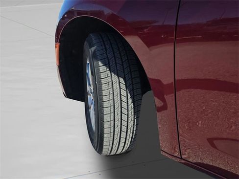 Used 2023 Chrysler Pacifica Touring-L image 34