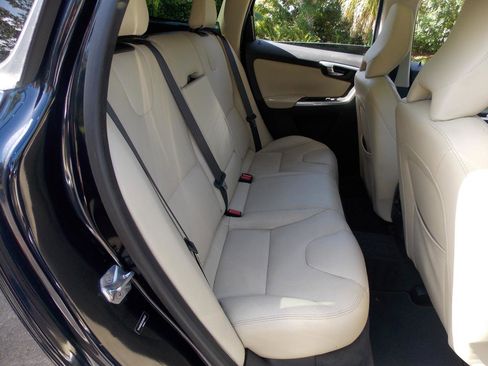 Used 2016 Volvo XC60 T5 Premier w/ Proximity Package FWD image 13